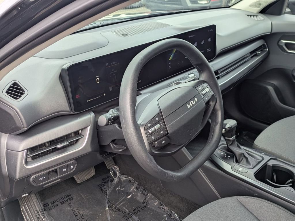 Used 2025 Kia K4 LXS image 13