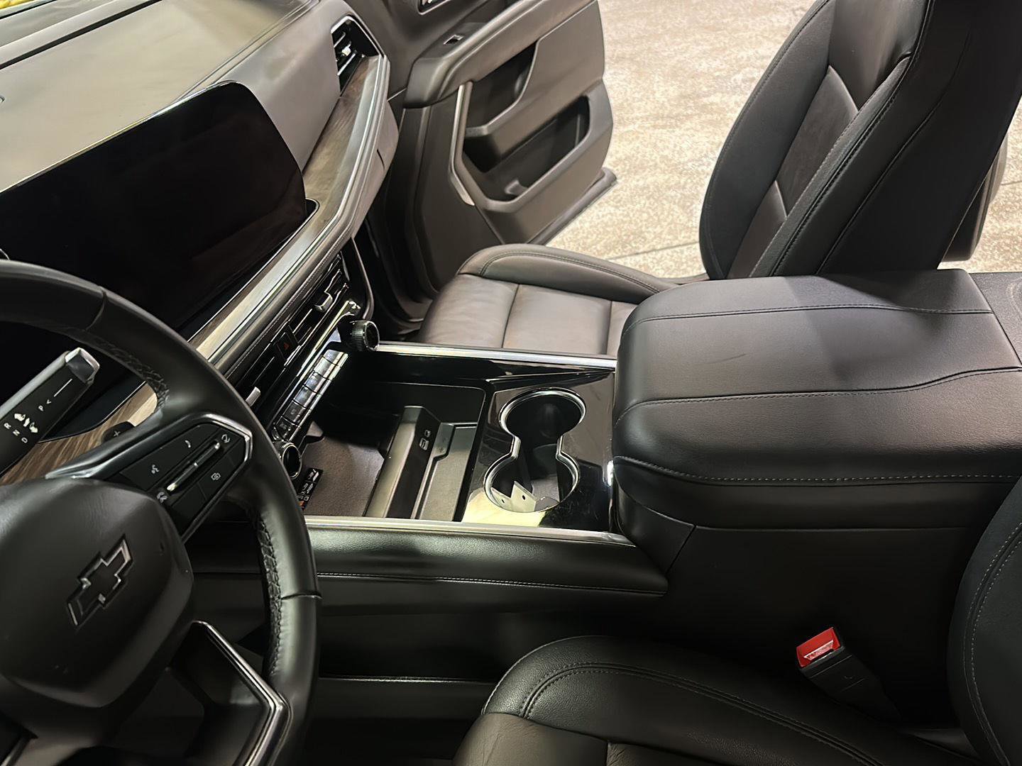 Used 2025 Chevrolet Suburban Z71 AWD/4WD image 26
