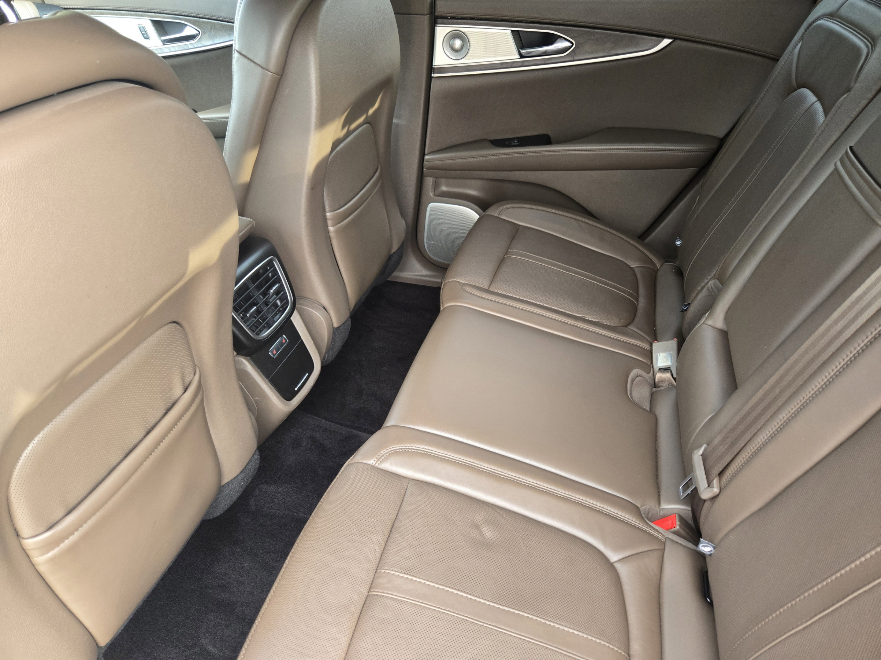 Used 2016 Lincoln MKX Reserve w/ Luxury Package FWD image 26