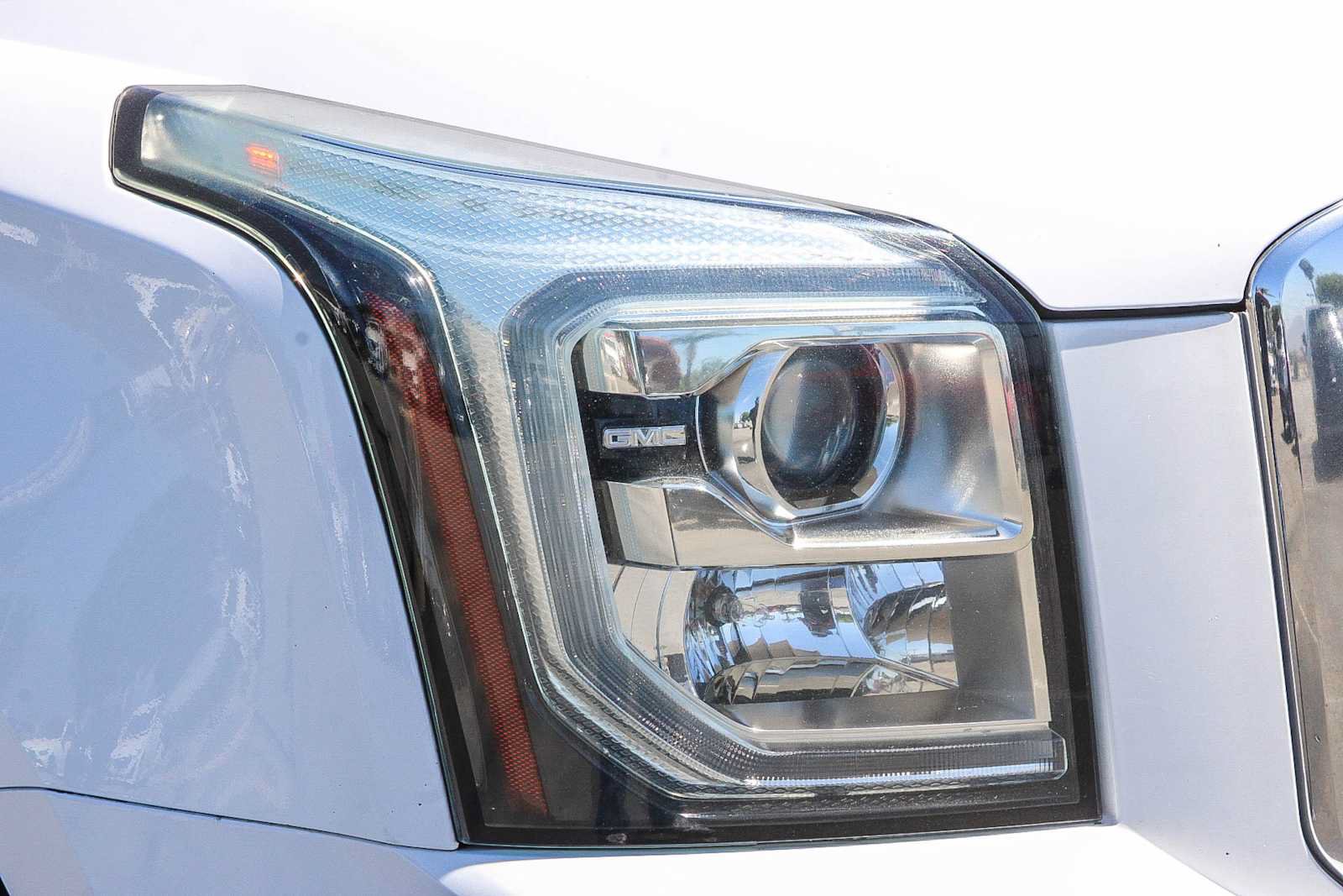 Used 2018 GMC Yukon XL Denali RWD image 4