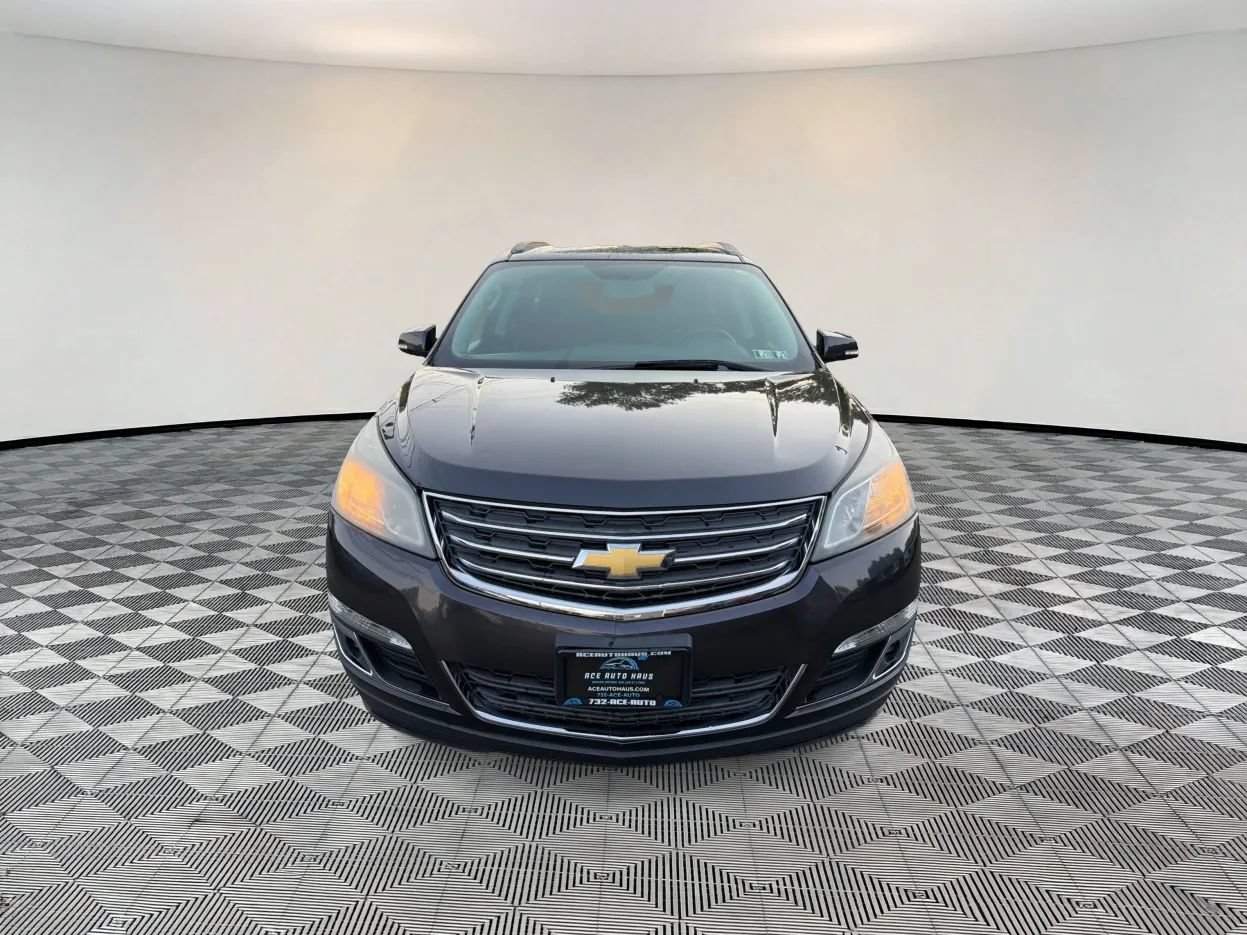 Used 2015 Chevrolet Traverse LT FWD image 2