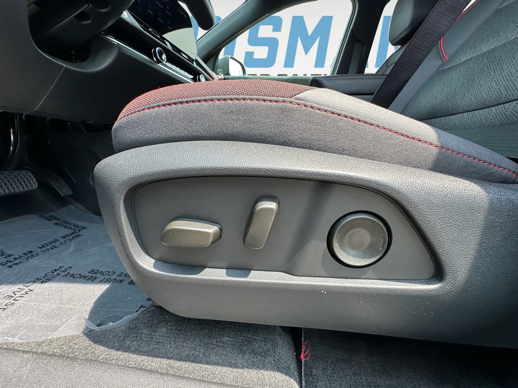 Used 2026 Chevrolet Equinox RS w/ Safety and Technology Package AWD/4WD image 17