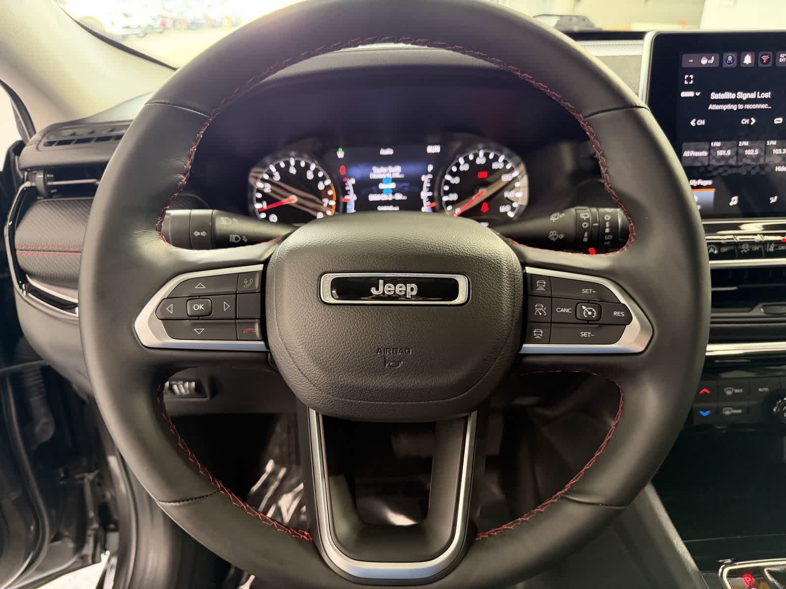 Used 2022 Jeep Compass Trailhawk w/ Trailhawk Convenience Group AWD/4WD image 16