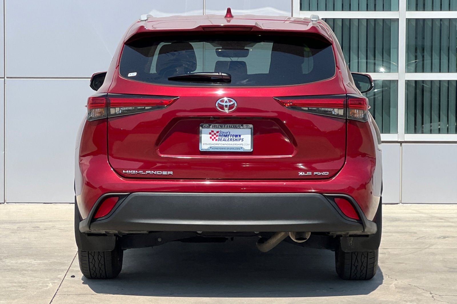 Used 2023 Toyota Highlander XLE AWD/4WD image 5