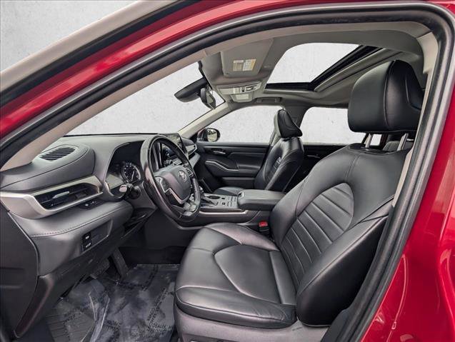 Used 2022 Toyota Highlander XLE image 17