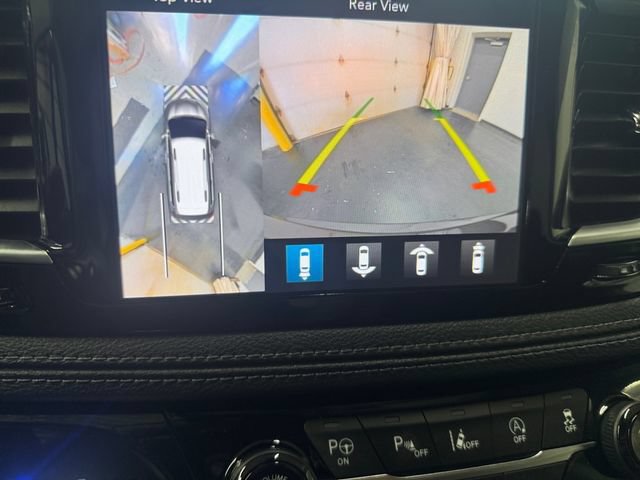 Used 2019 Chrysler Pacifica Limited w/ Tire & Wheel Group FWD image 15