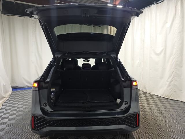 Used 2025 Volkswagen Tiguan SE R-Line AWD/4WD image 36