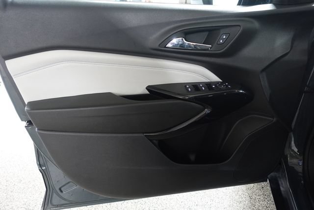 Used 2025 Chevrolet Trax LT FWD image 9
