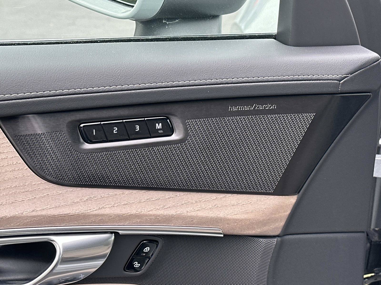 New 2026 Volvo XC90 T8 Plus AWD/4WD image 12