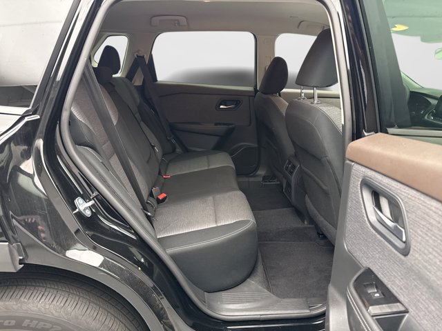 Used 2022 Nissan Rogue SV AWD/4WD image 17