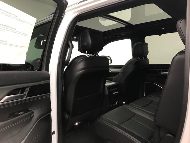 New 2025 Jeep Wagoneer 4WD w/ Convenience Group I image 28