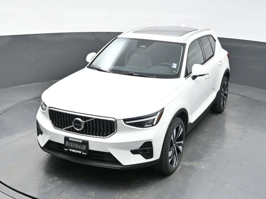 Used 2025 Volvo XC40 B5 Plus image 28