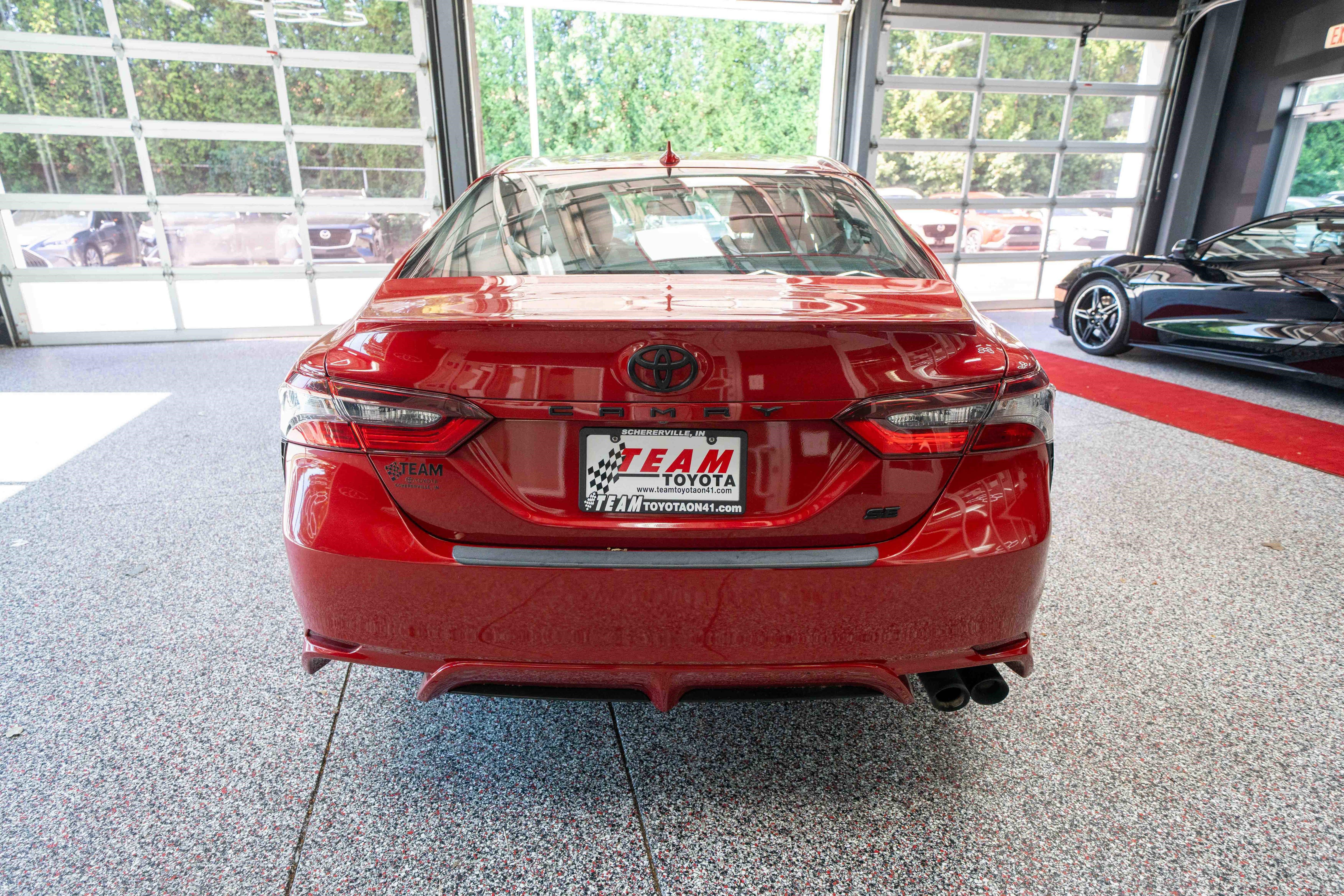 Used 2024 Toyota Camry SE w/ Convenience Package FWD image 3