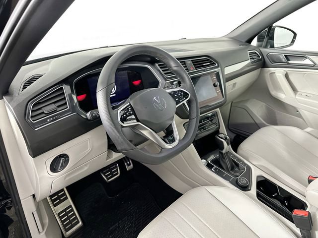 Used 2022 Volkswagen Tiguan SE R-Line image 17