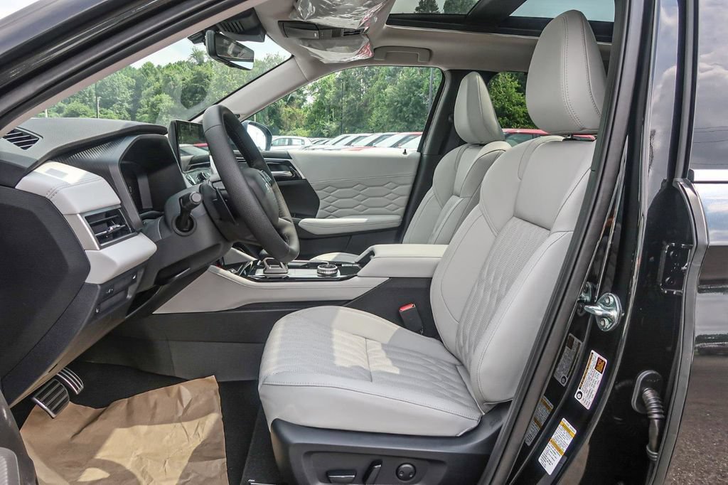 New 2025 Mitsubishi Outlander AWD image 25