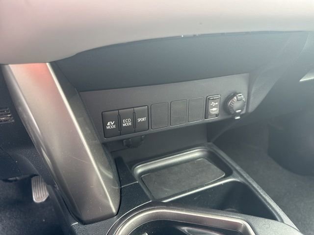 Used 2017 Toyota RAV4 XLE AWD/4WD image 31