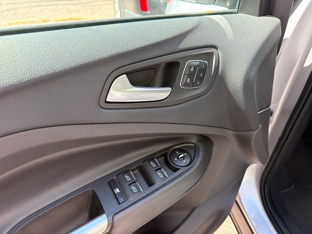 Used 2016 Ford Escape Titanium w/ Equipment Group 301A AWD/4WD image 8
