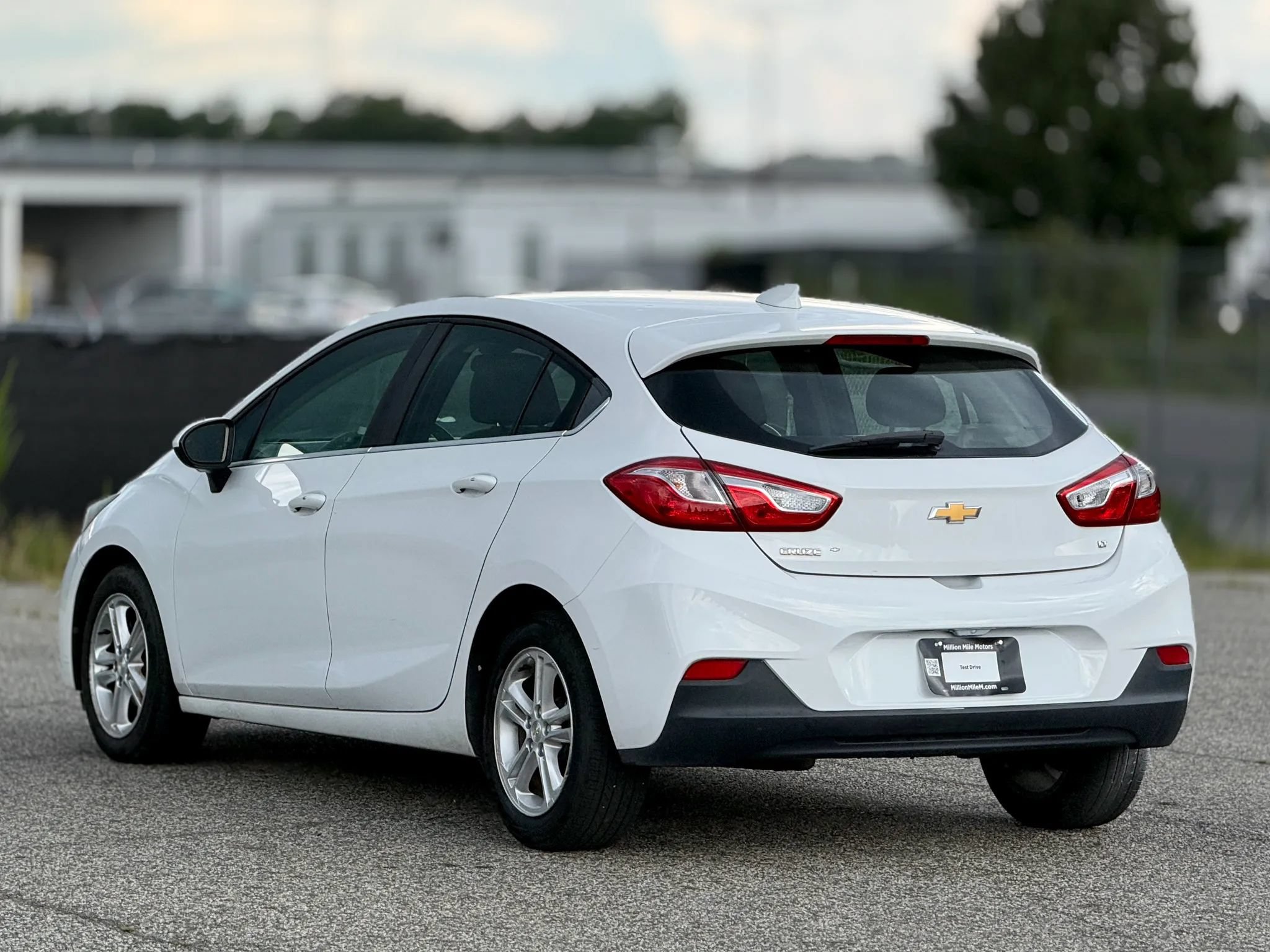 Used 2018 Chevrolet Cruze LT w/ Convenience Package FWD image 10
