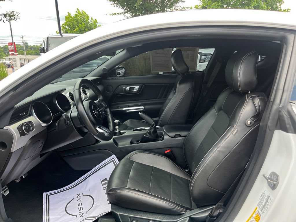 Used 2022 Ford Mustang GT Premium w/ Black Accent Package RWD image 9