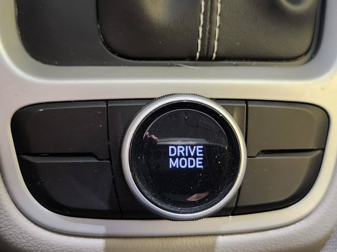 Used 2022 Hyundai Venue SEL FWD image 18