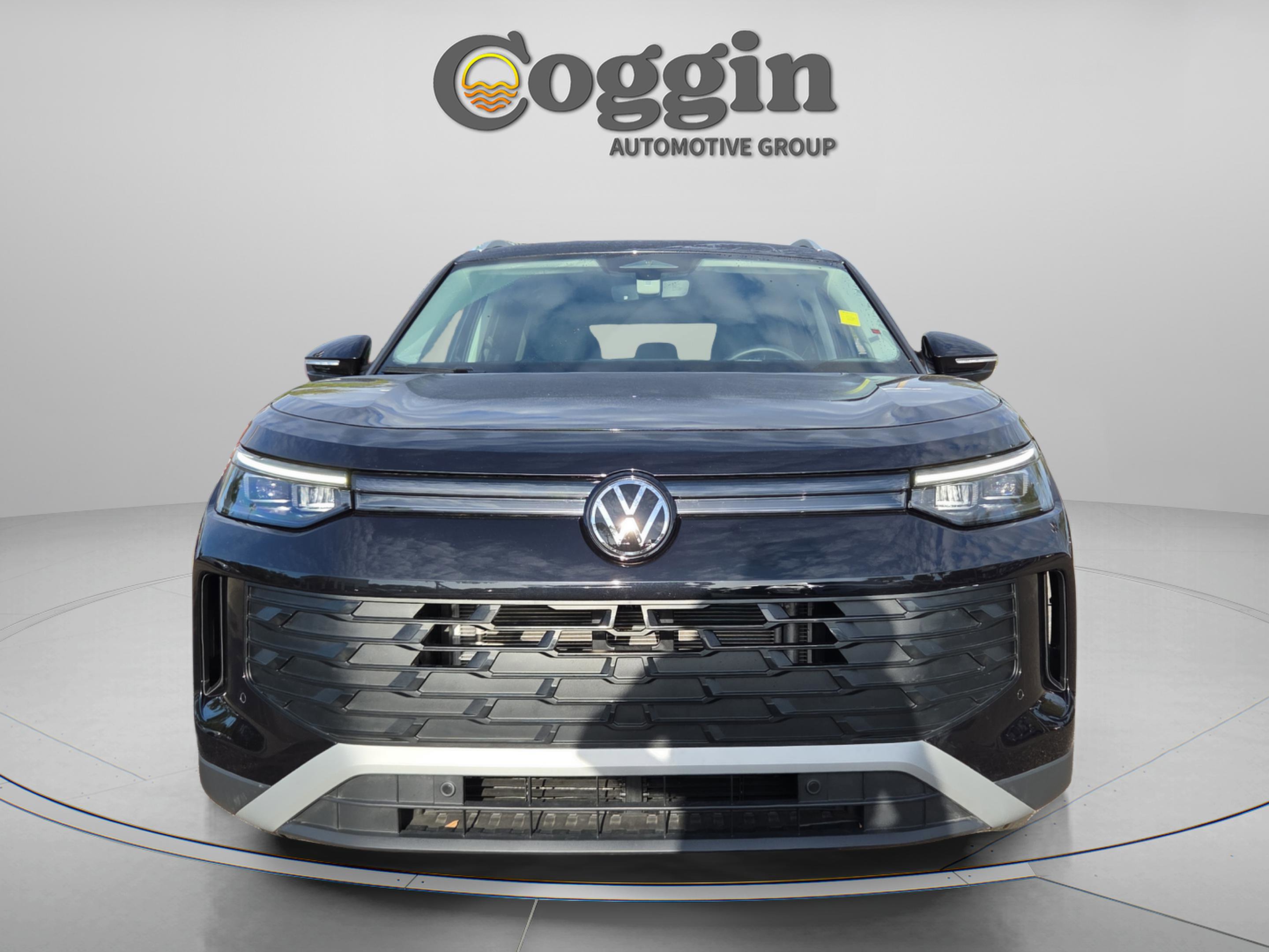 Used 2025 Volkswagen Tiguan SE image 8