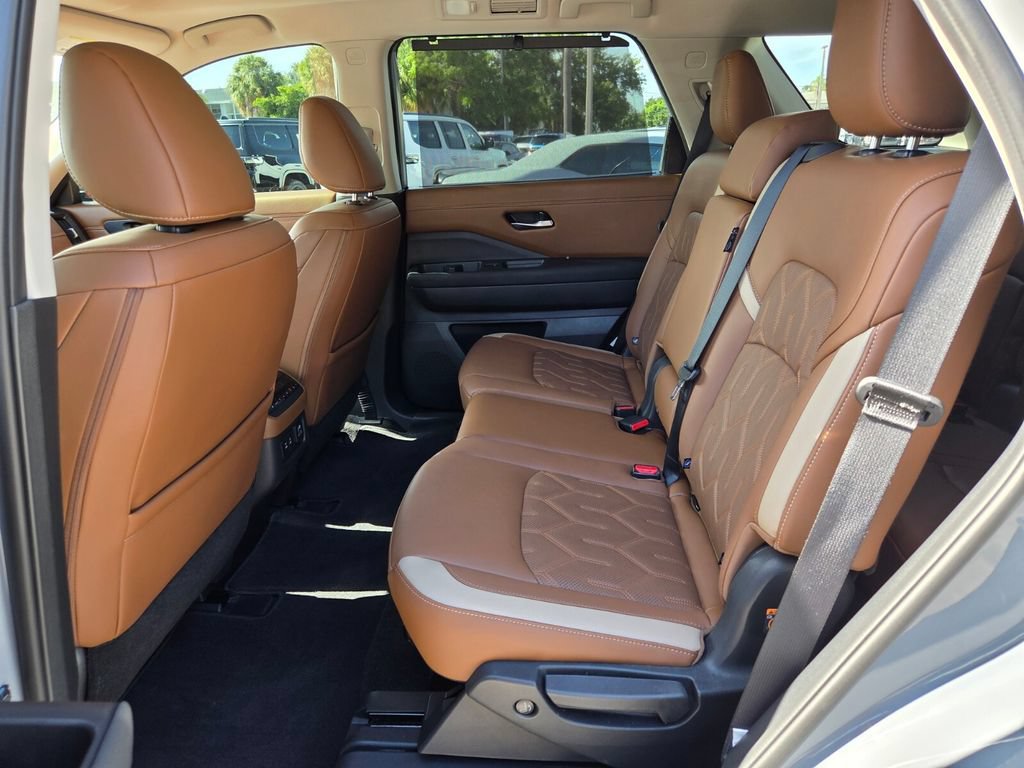Used 2026 Nissan Pathfinder Platinum w/ Cargo Package AWD/4WD image 14
