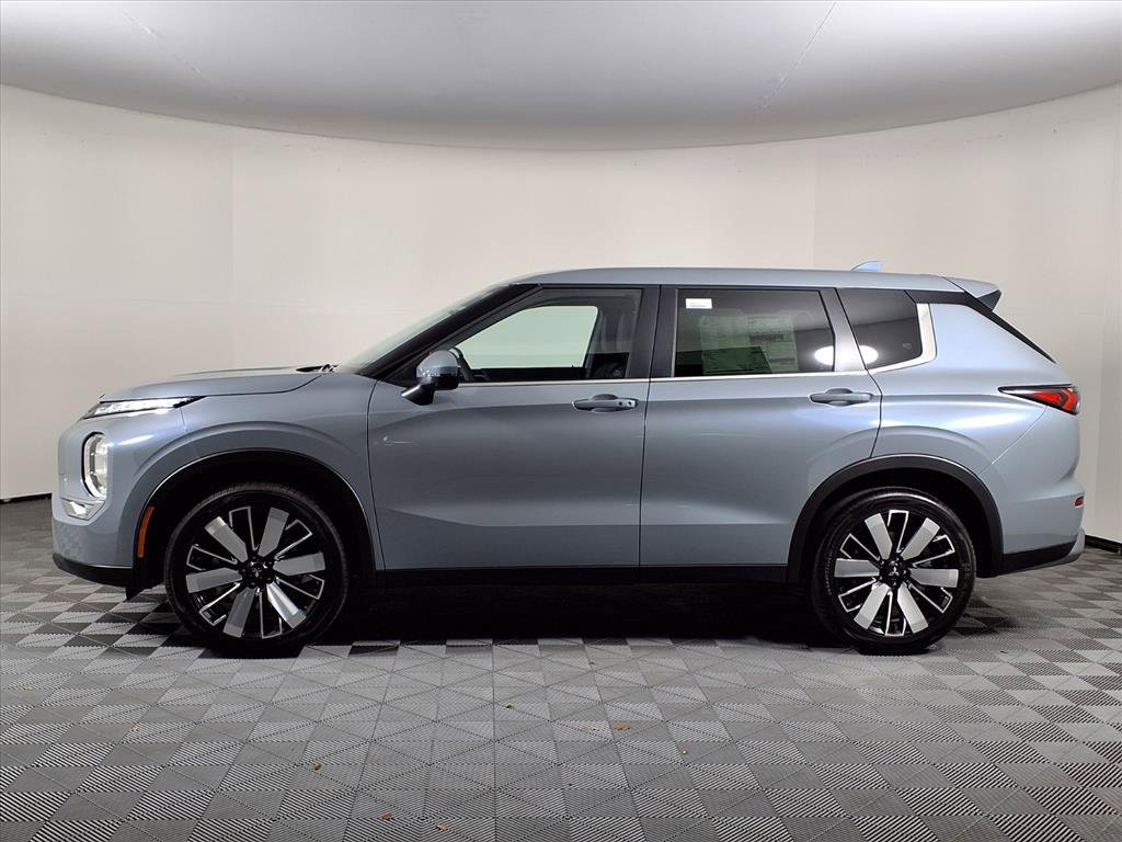 New 2025 Mitsubishi Outlander SE image 4