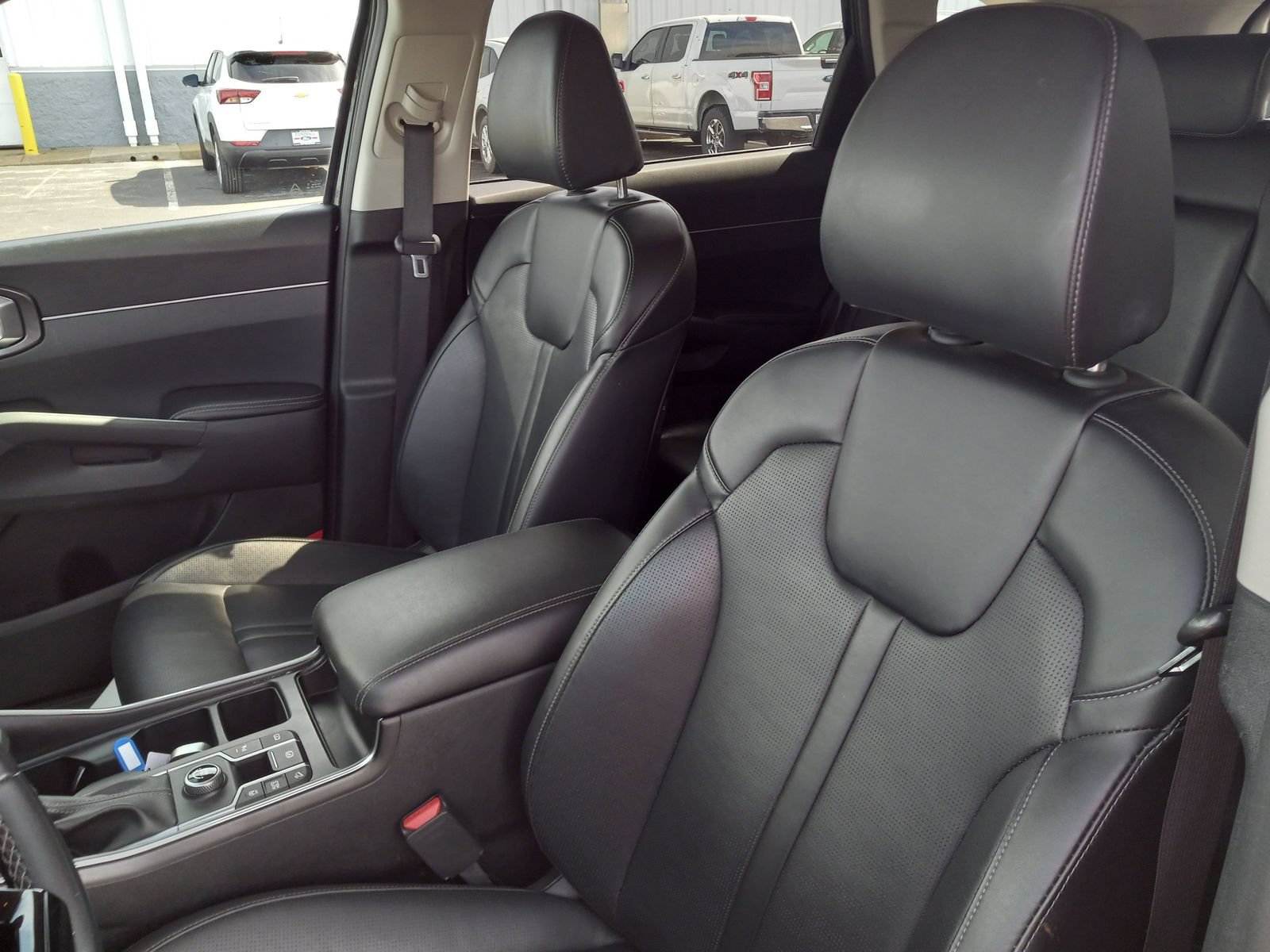 Used 2024 Kia Sorento S FWD image 13