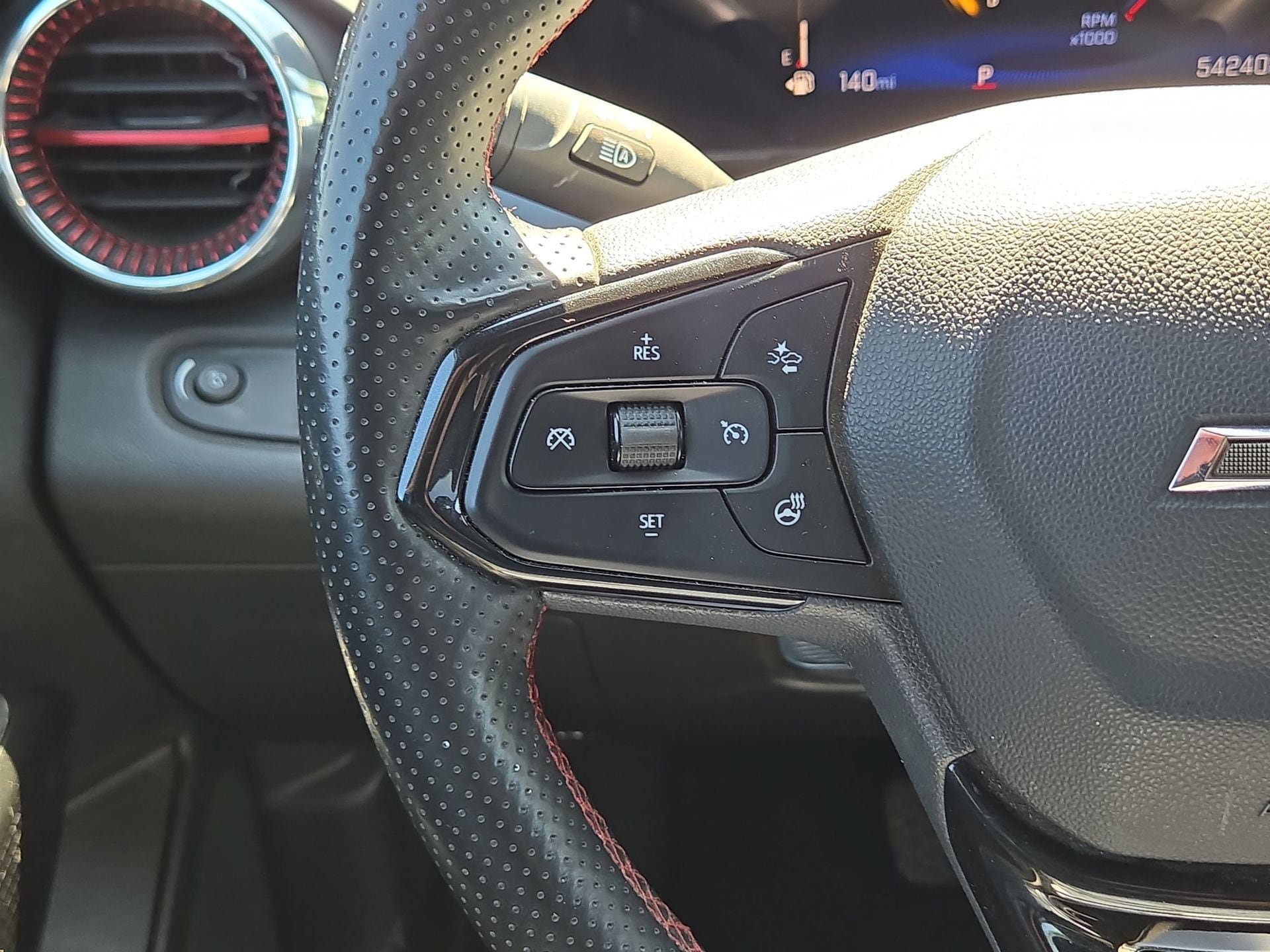 Used 2024 Chevrolet Trax RS w/ Sunroof Package FWD image 21