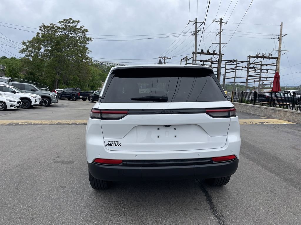 Certified 2025 Jeep Grand Cherokee Altitude AWD/4WD image 4
