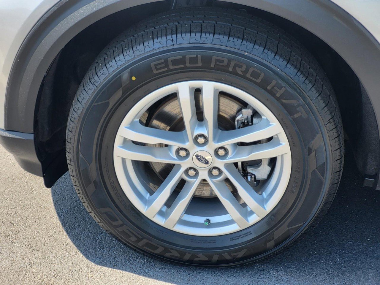 Used 2023 Ford Explorer XLT AWD/4WD image 9