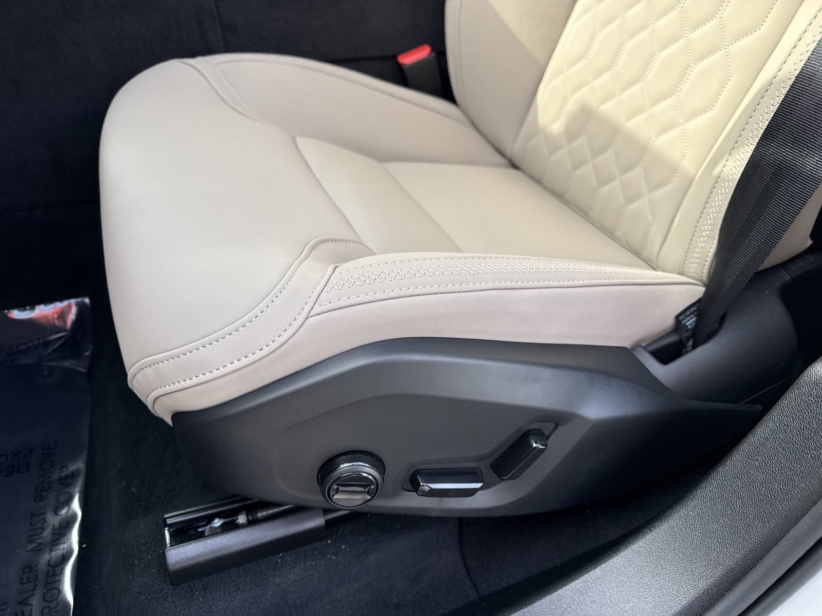New 2026 Volvo XC60 T8 Plus w/ Protection Package Premier AWD/4WD image 11