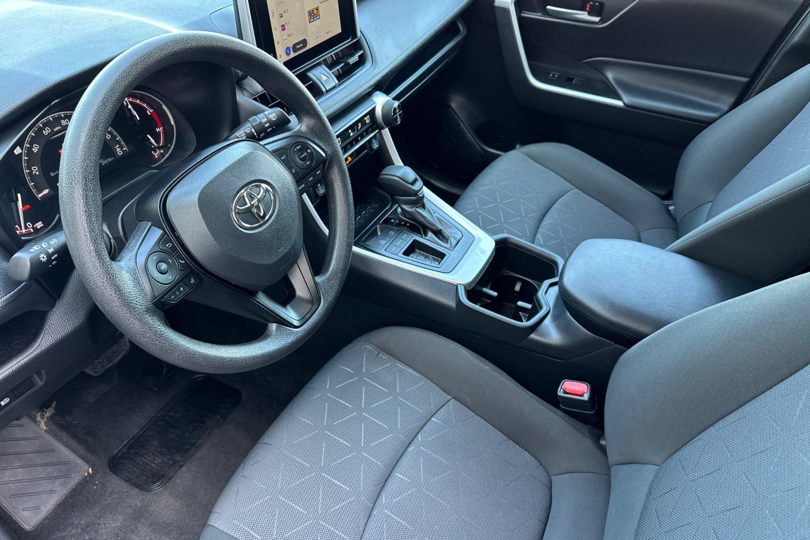 Certified 2025 Toyota RAV4 XLE FWD image 10