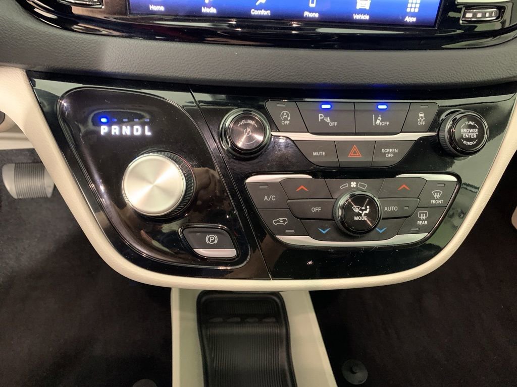 Used 2024 Chrysler Pacifica Touring-L image 27