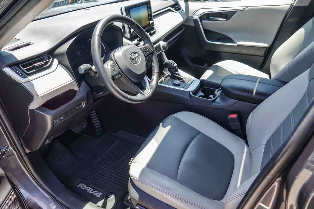 Used 2020 Toyota RAV4 Limited w/ Carpet Mat Package AWD/4WD image 16