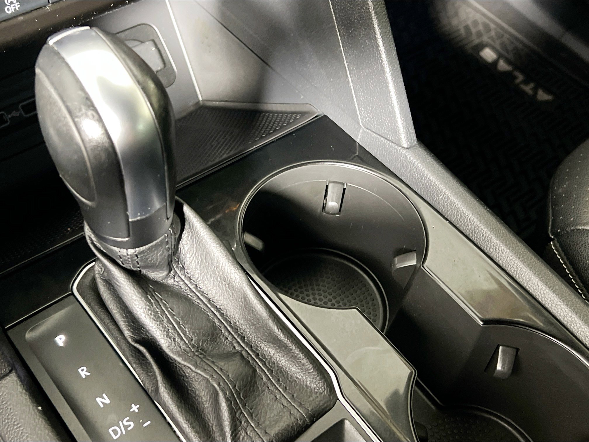 Used 2020 Volkswagen Atlas Cross Sport SEL image 25