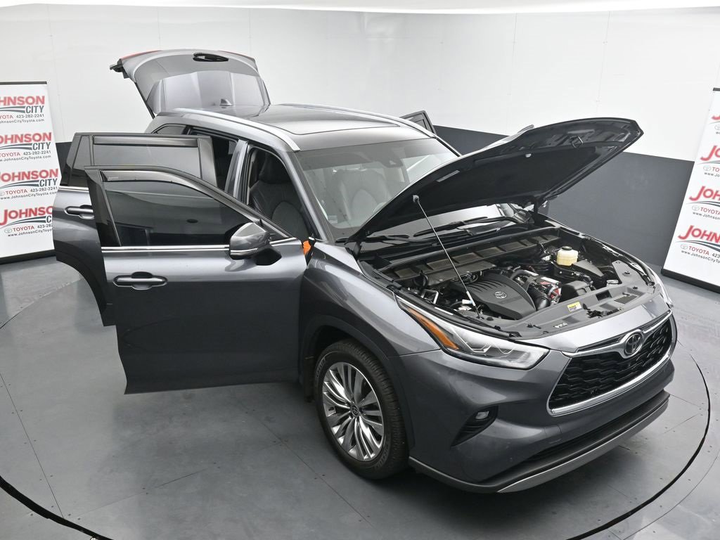 Used 2025 Toyota Highlander Platinum image 25