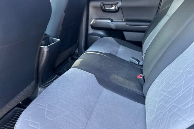 Used 2021 Toyota Tacoma TRD Off-Road w/ Technology Package RWD image 15
