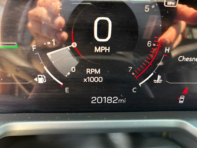 Used 2025 GMC Acadia Elevation FWD image 16