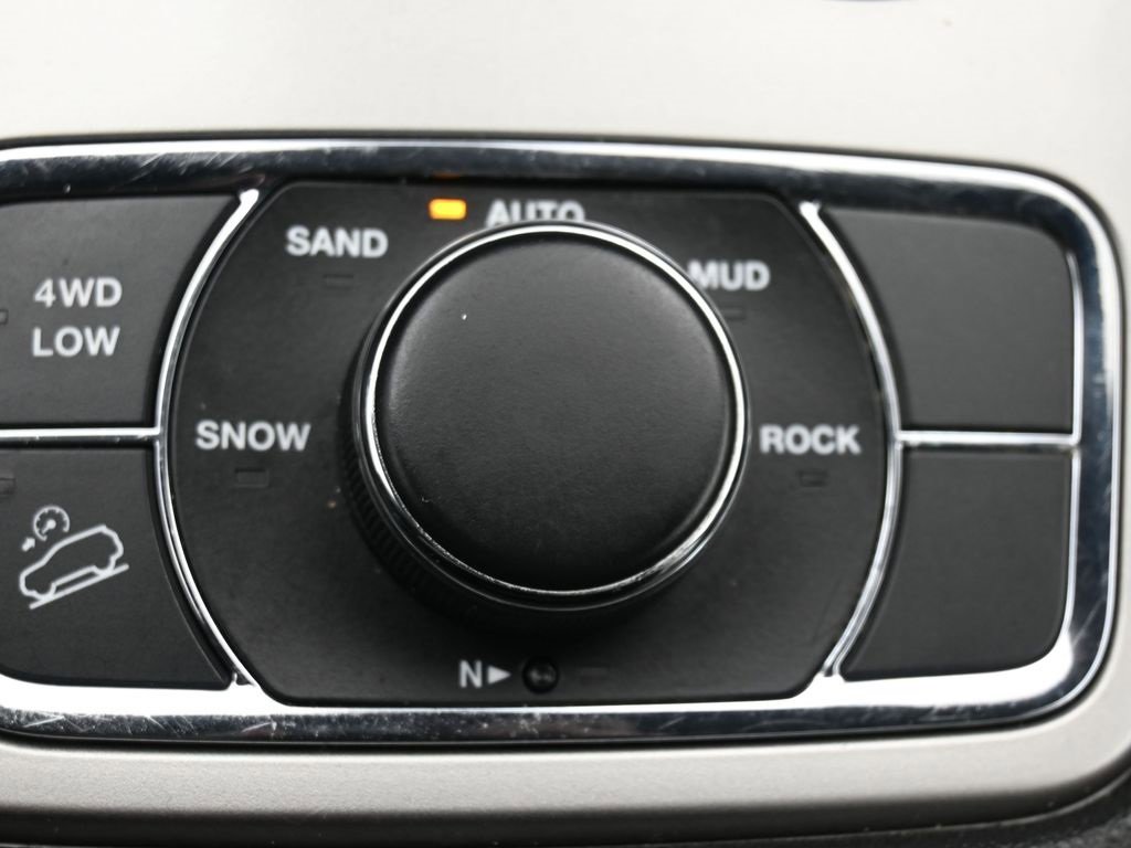 Used 2019 Jeep Grand Cherokee Limited image 24