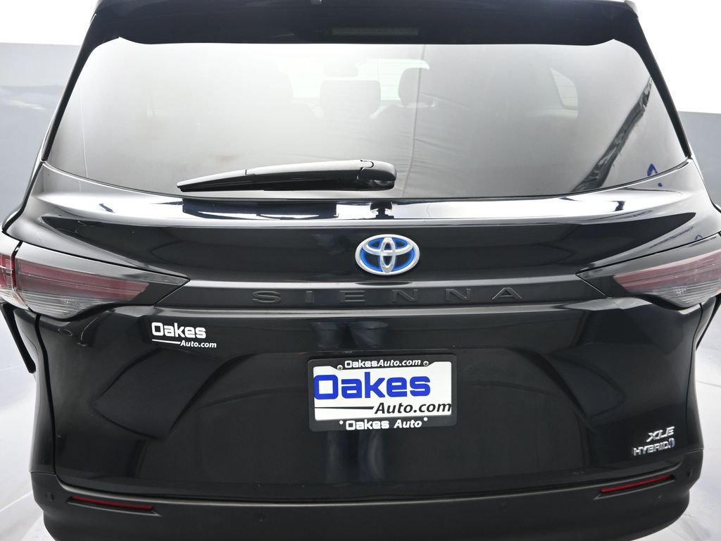 Used 2024 Toyota Sienna XLE image 34