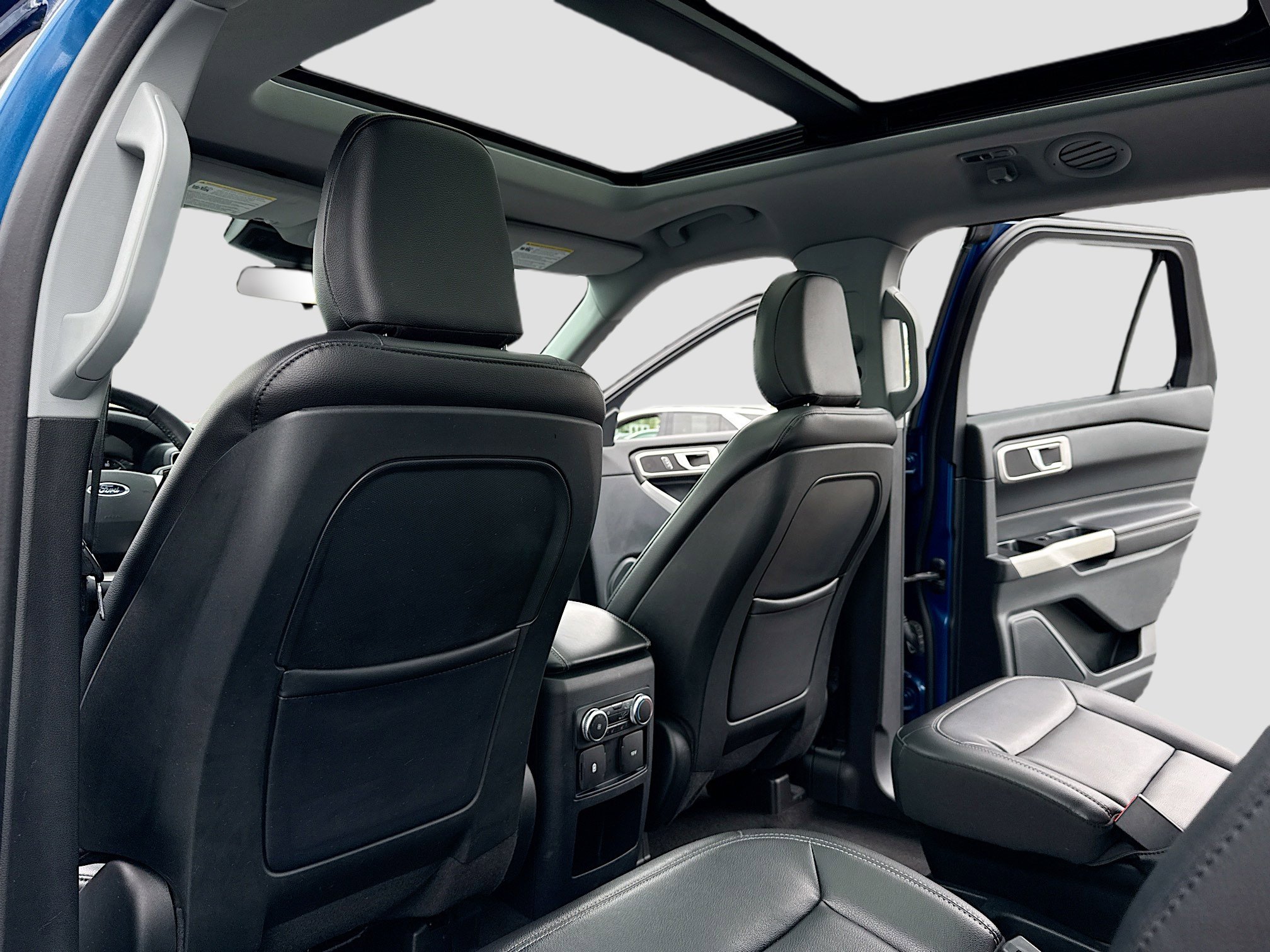 Used 2020 Ford Explorer XLT w/ Equipment Group 202A AWD/4WD image 6