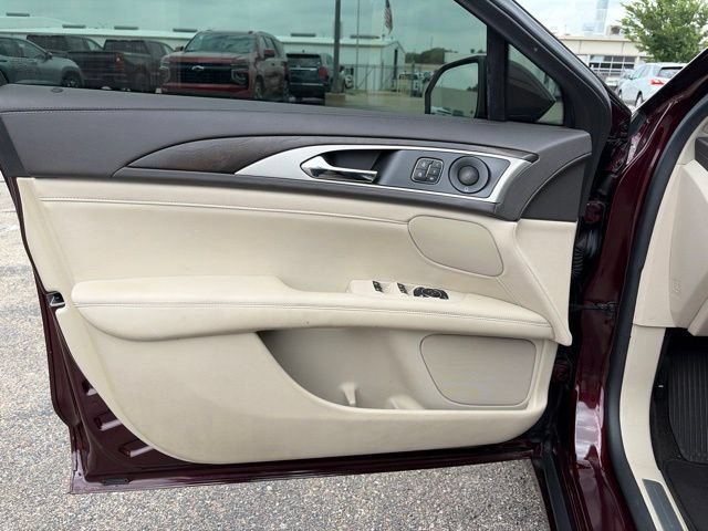 Used 2018 Lincoln MKZ Select w/ Technology Package FWD image 9
