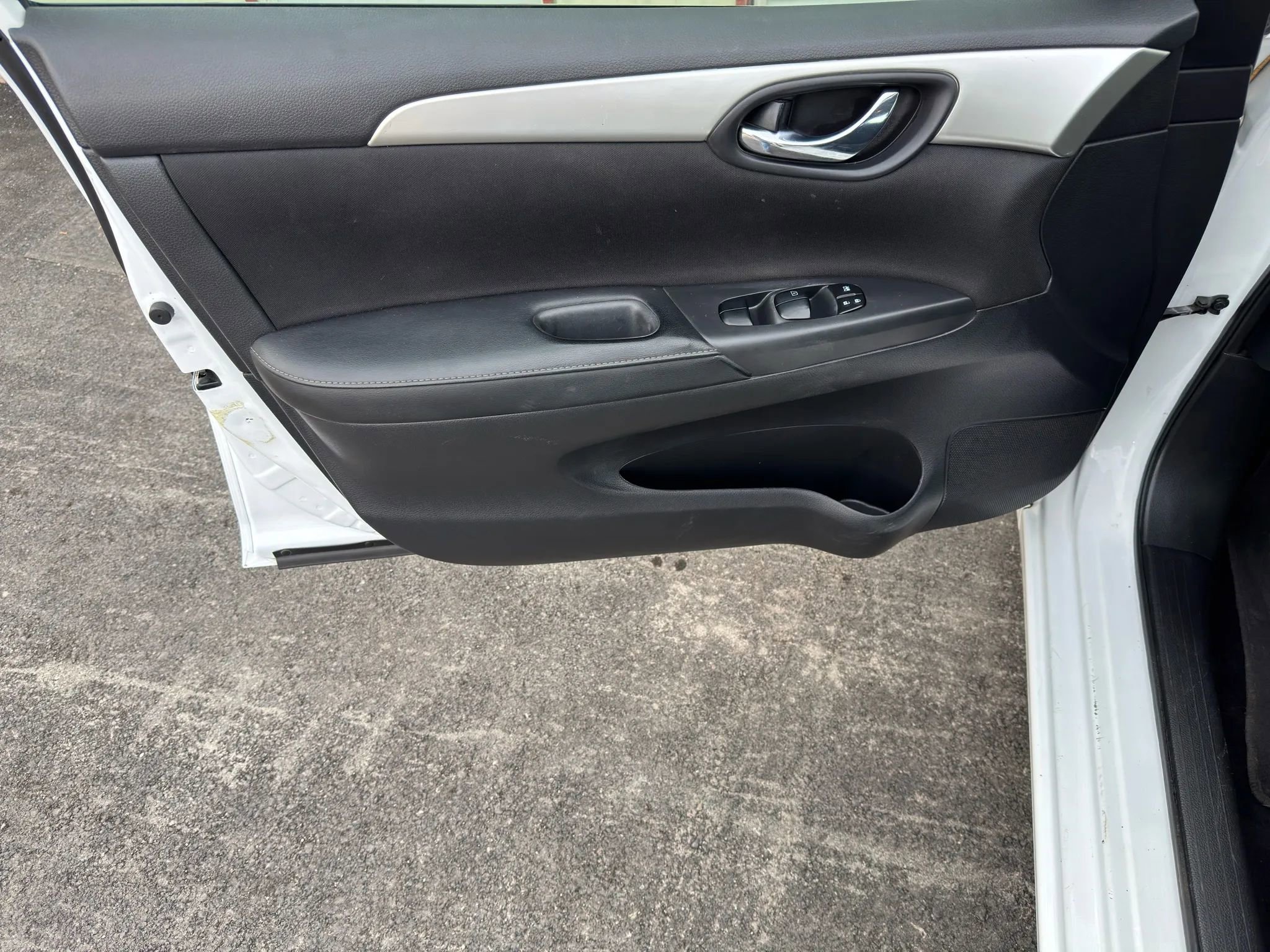 Used 2018 Nissan Sentra S image 2