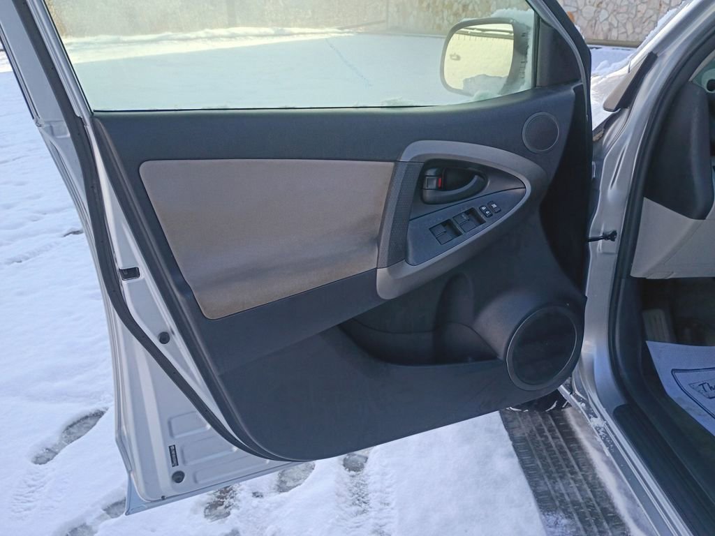 Used 2012 Toyota RAV4 4WD image 10