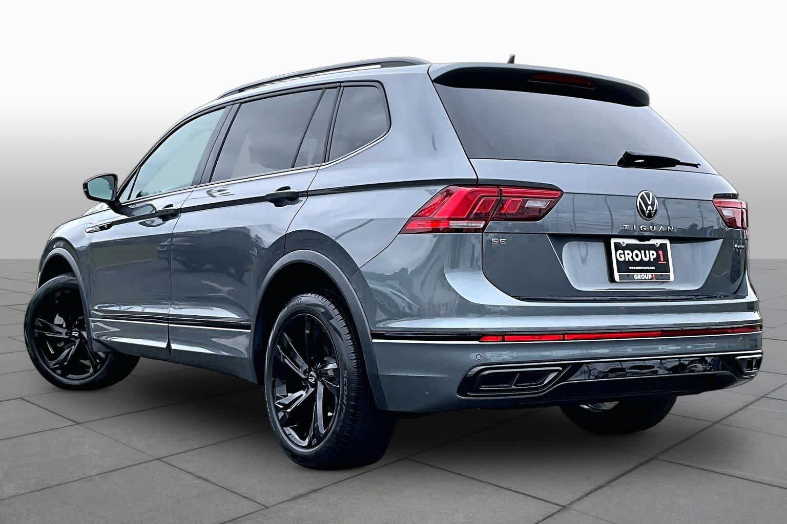 Used 2024 Volkswagen Tiguan SE R-Line AWD/4WD image 12