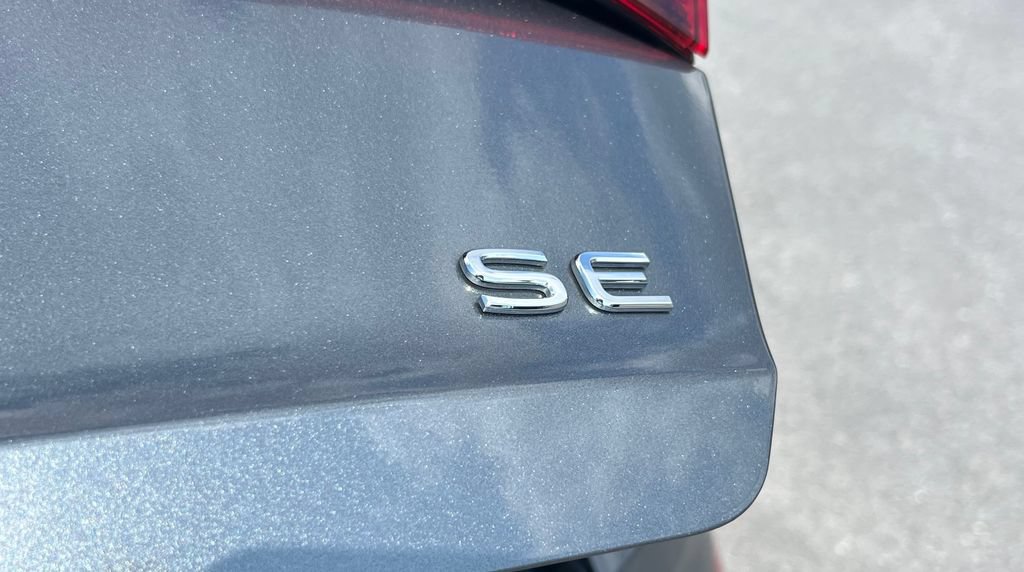 Used 2025 Volkswagen Jetta SE FWD image 14