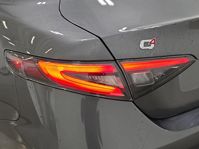 Used 2024 Alfa Romeo Giulia Veloce image 32