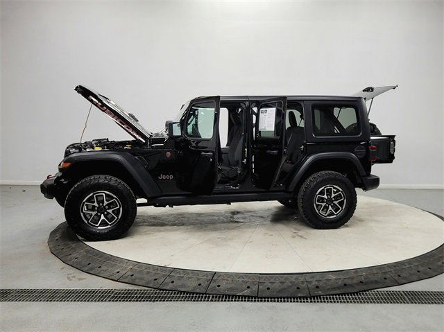 Used 2025 Jeep Wrangler Unlimited Rubicon image 12