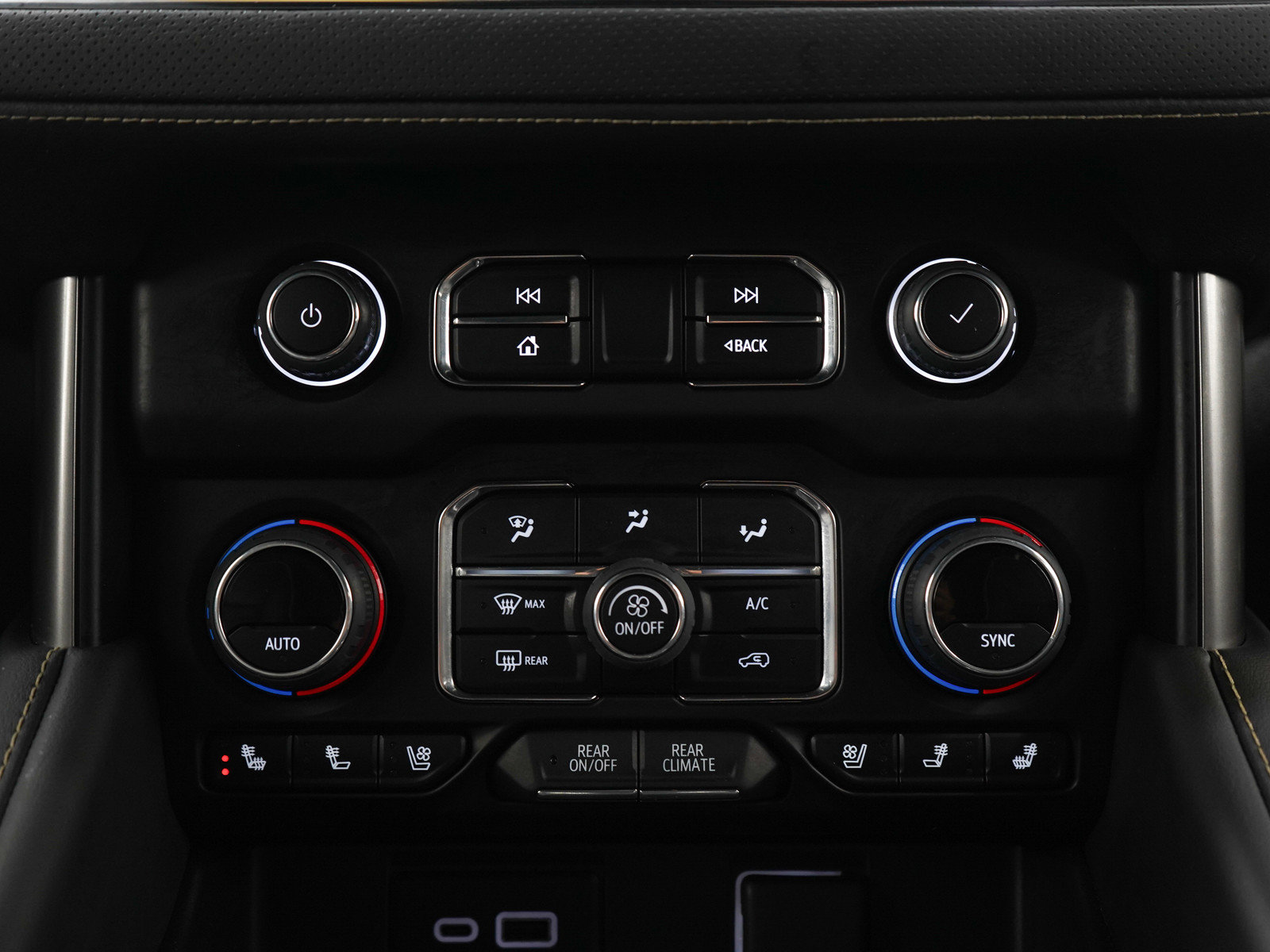 Used 2024 Chevrolet Tahoe Premier AWD/4WD image 18